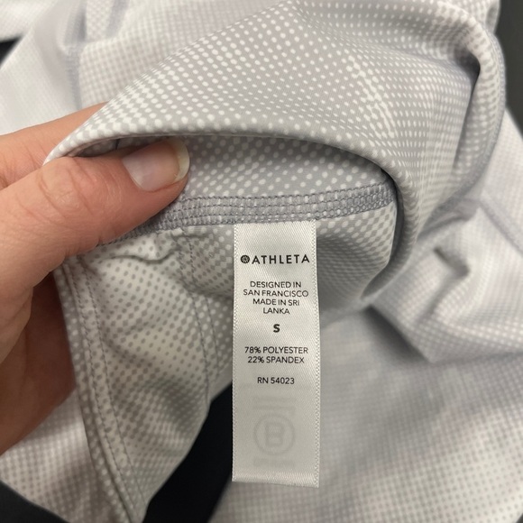 Athleta Ultimate Stash Pocket Printed Capri - Picture 7 of 13